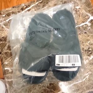 VICTORIA SECRET SLIPPERS NEW